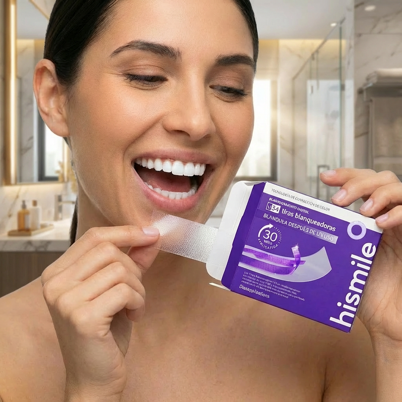 Mujer con sonrisa perfecta y blanca usando LUMORA Purple Whitening Strips